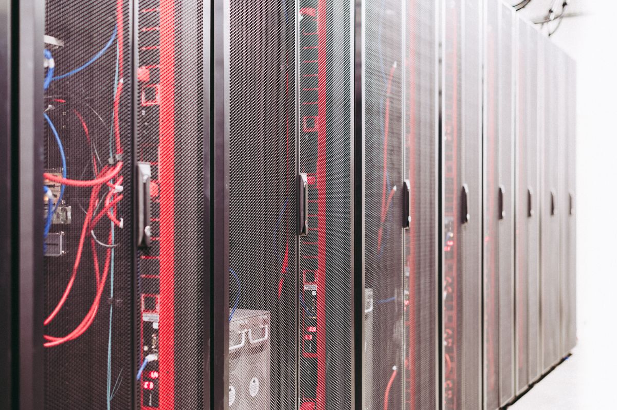 Infraestructura tecnológica real en un centro de datos
